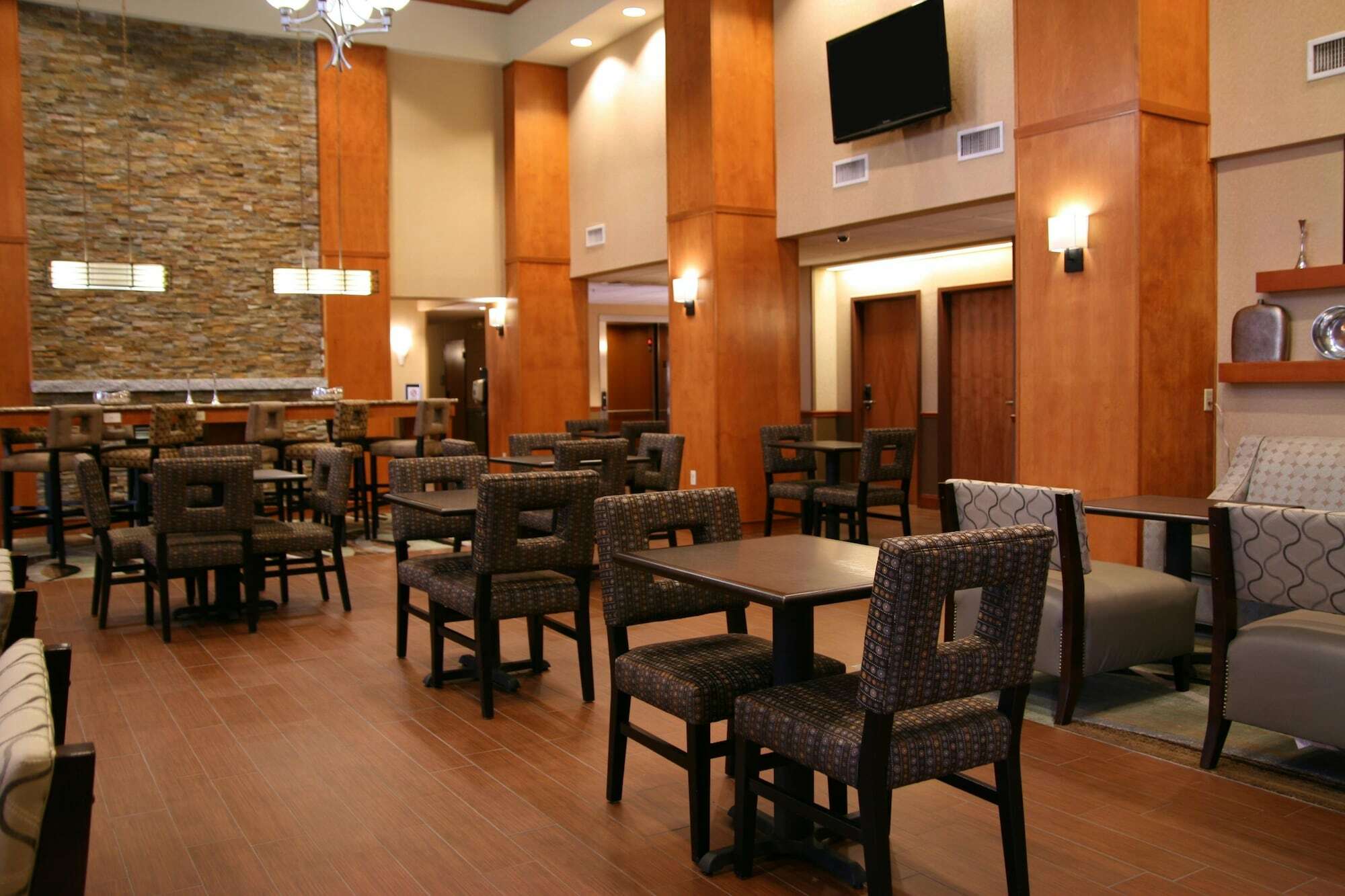Hampton Inn & Suites By Hilton Manchester Bedford Экстерьер фото